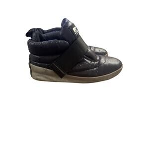 Women’s Sorel Out N About Navy Puffy Snow Boots. Size 8